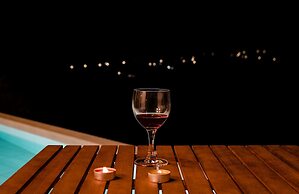 Cream Cozy Getaway - 3 Pearls Pool Retreat