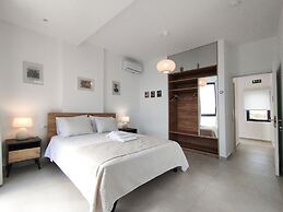 Cream Cozy Getaway - 3 Pearls Pool Retreat