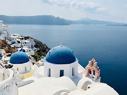 Santorini Rooftop Hot Tub Suite w Panoramic Views