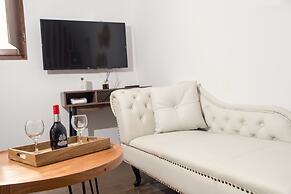 Santorini Rooftop Hot Tub Suite w Panoramic Views