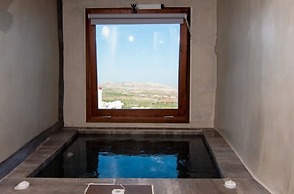 Santorini Rooftop Hot Tub Suite w Panoramic Views