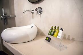 Santorini Rooftop Hot Tub Suite w Panoramic Views