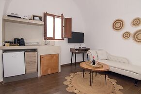 Santorini Rooftop Hot Tub Suite w Panoramic Views