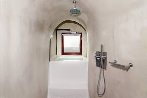 Santorini Rooftop Hot Tub Suite w Panoramic Views