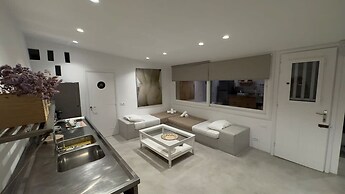 Mykonos Noir Nest - Sea View Escape