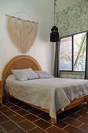 Family Home with Pool & Jacuzzi