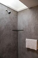 Family Home with Pool & Jacuzzi