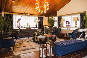 Family Home with Pool & Jacuzzi