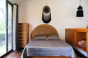 Family Home with Pool & Jacuzzi