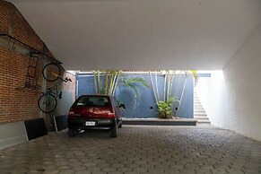 Family Home with Pool & Jacuzzi