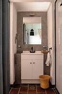 Family Home with Pool & Jacuzzi