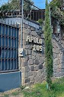 Family Home with Pool & Jacuzzi