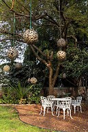 Family Home with Pool & Jacuzzi