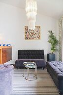 Family Home with Pool & Jacuzzi