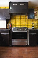 Family Home with Pool & Jacuzzi