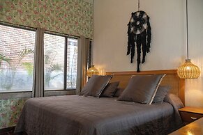 Family Home with Pool & Jacuzzi