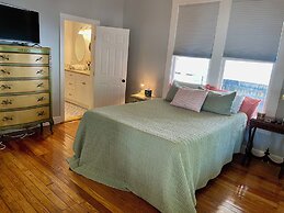 Tampa Heights Bungalow - Bed & Breakfast