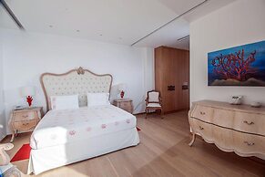 Beach Access 5 Bedroom Villa