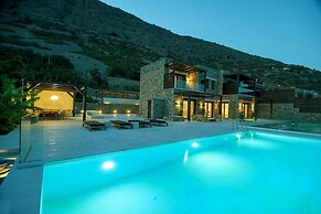 Beach Access 5 Bedroom Villa