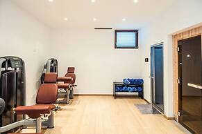 Beach Access 5 Bedroom Villa