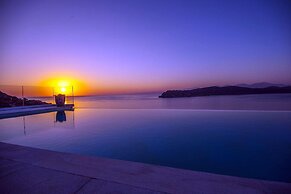 Beach Access 5 Bedroom Villa