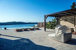 Beach Access 5 Bedroom Villa