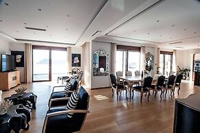 Beach Access 5 Bedroom Villa