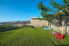 Beach Access 5 Bedroom Villa