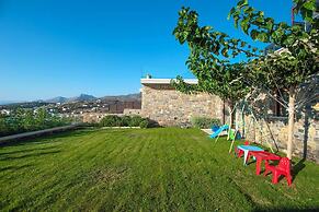 Beach Access 5 Bedroom Villa