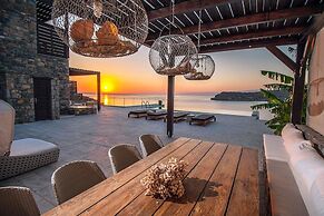 Beach Access 5 Bedroom Villa