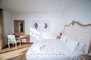 Beach Access 5 Bedroom Villa