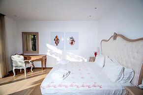 Beach Access 5 Bedroom Villa