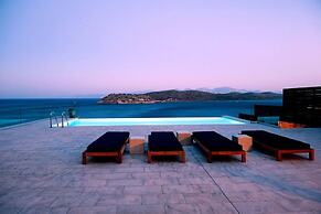 Beach Access 5 Bedroom Villa