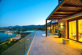 Beach Access 5 Bedroom Villa