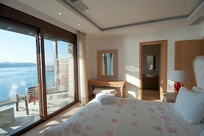 Beach Access 5 Bedroom Villa