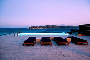 Beach Access 5 Bedroom Villa