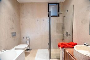 Beach Access 5 Bedroom Villa