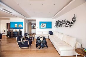 Beach Access 5 Bedroom Villa