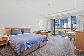 Surfers Paradise Studio with Ocean Views