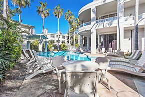 Surfers Paradise Studio with Ocean Views