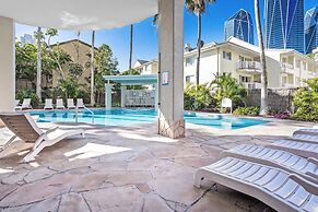 Surfers Paradise Studio with Ocean Views