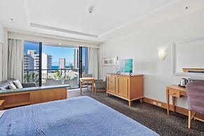 Surfers Paradise Studio with Ocean Views