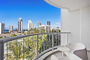 Surfers Paradise Studio with Ocean Views
