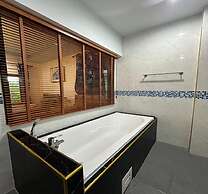 Capital O 75518 Baan Rose Resort Ao Luk