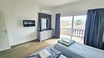 Downtown Rooms, 200m from Marina Beach