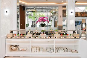 Front One HK Resort Semarang