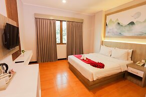 Front One HK Resort Semarang