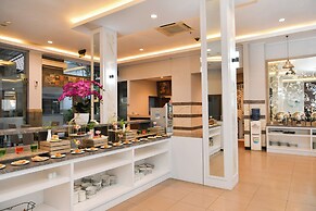 Front One HK Resort Semarang