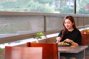 Front One HK Resort Semarang