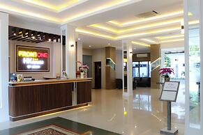Front One HK Resort Semarang